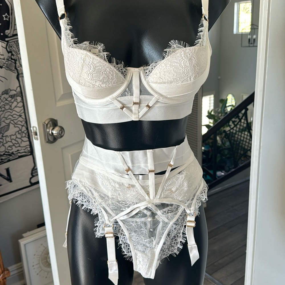 White Belinda Honey Birdette Set - 34C bra + Small garter and panties